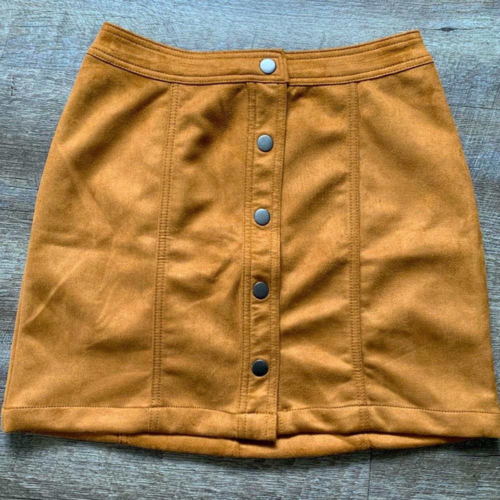 No boundaries suede mini skirt, size small